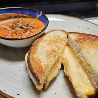 Urban Grilled Cheese w/Tomato Soup
